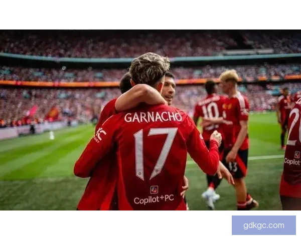 利物浦惊险逆转曼城夺得英超冠军