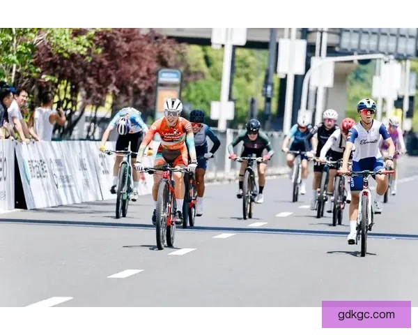 山地车赛事燃情启幕：挑战极限、拼搏奋斗！