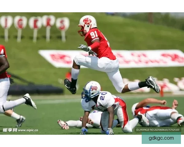 激烈对决！橄榄球比赛中的精彩瞬间！